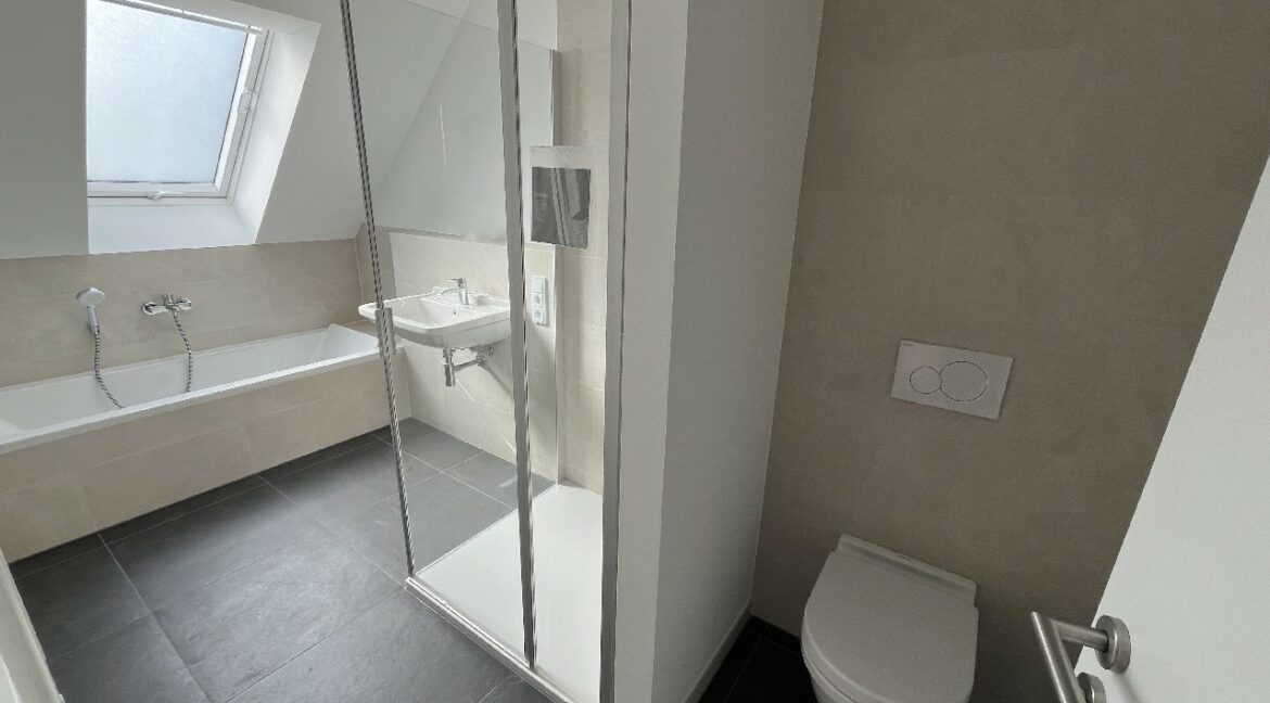 großzügiges Badezimmer