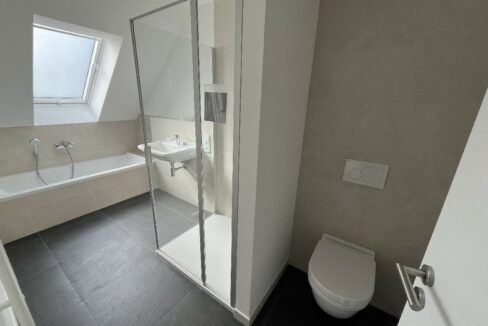 großzügiges Badezimmer