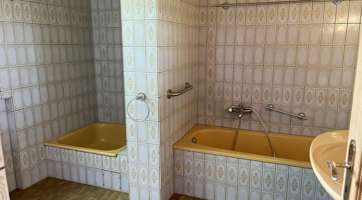 Bad Wanne u. Dusche