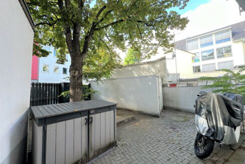 Innenhof mit Garage