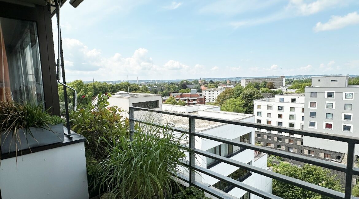 Loggia mit Fernblick u. Markise