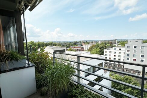 Loggia mit Fernblick u. Markise