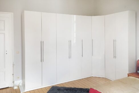großer Schrank