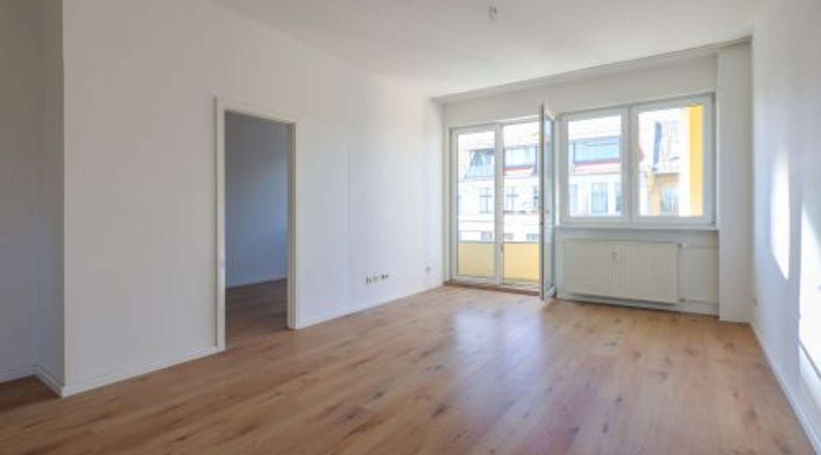 Wohnzimmer mit Balkonausgang