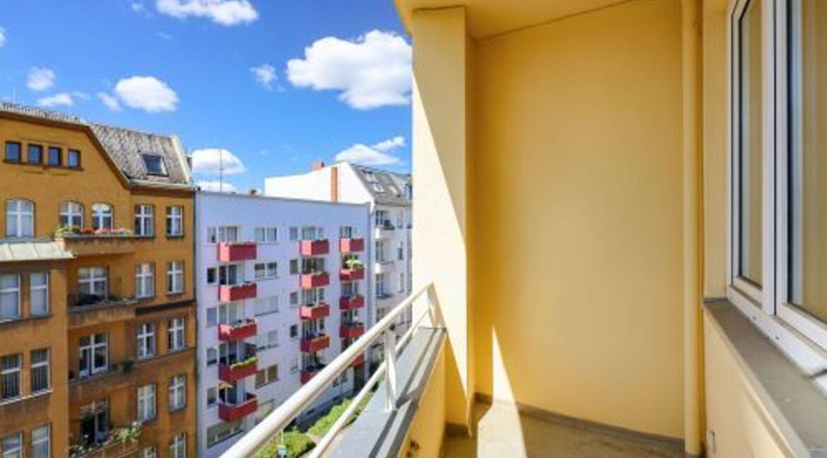 Balkon Straßenseite