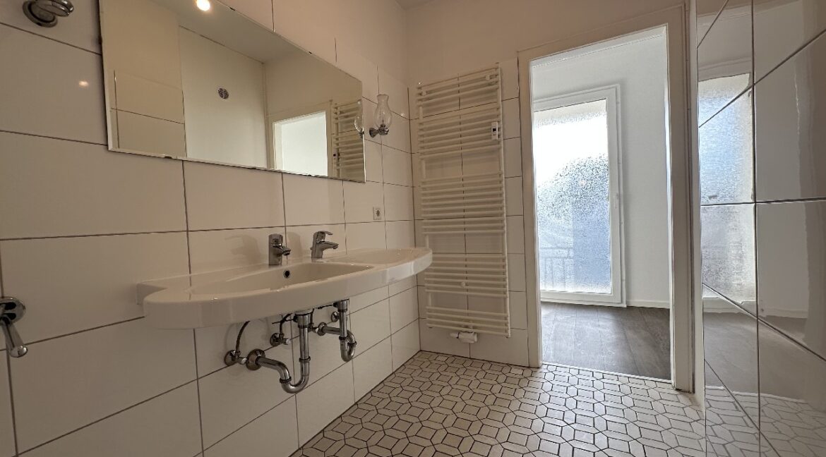 Waschbecken und Lager