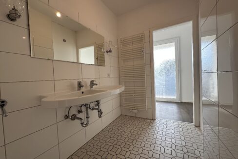 Waschbecken und Lager