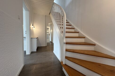 Diele und Aufgang ins DG