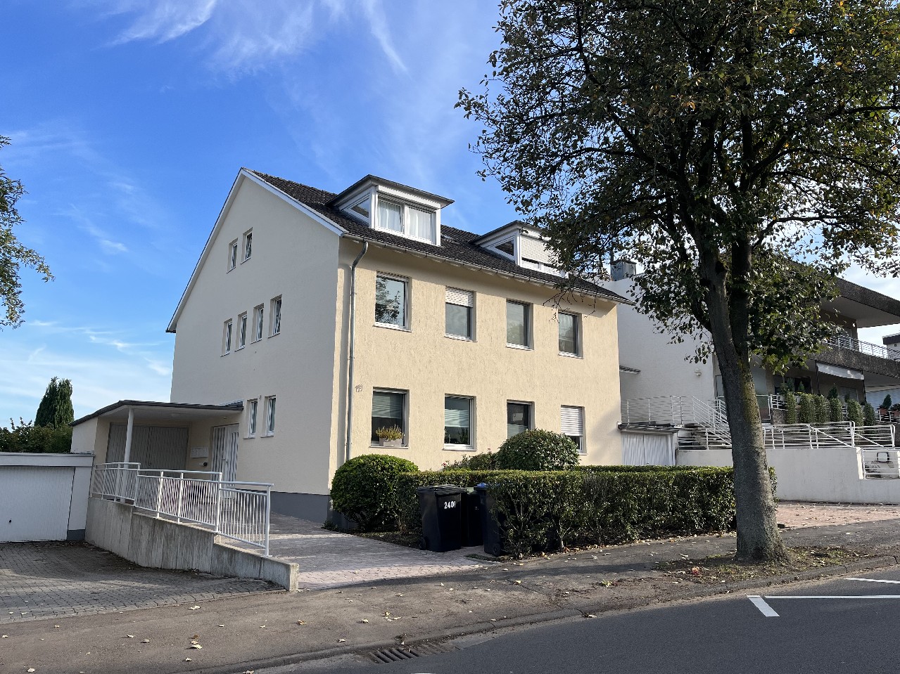 Modernisierte 4,5-Zi-Maisonettewohnung mit eigenem Garten in Bad Godesberg-Schweinheim