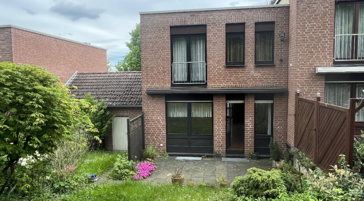 rückwärtige Hausansicht/ Garten