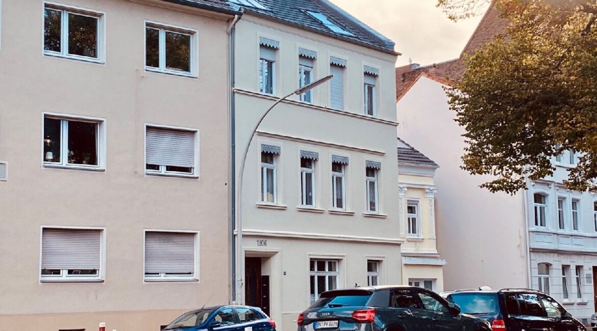 Altbau: Modernisierte 3-Zimmerwohnung mit Balkon und eigenem Garten in Bonn-Kessenich - Foto 1