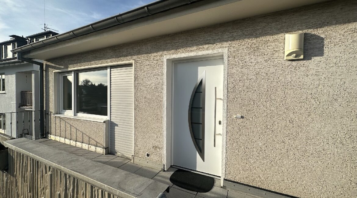 Eingang/ Balkon Obergeschoß Wohnung 2