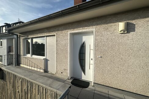 Eingang/ Balkon Obergeschoß Wohnung 2