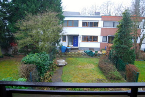 mit Balkon