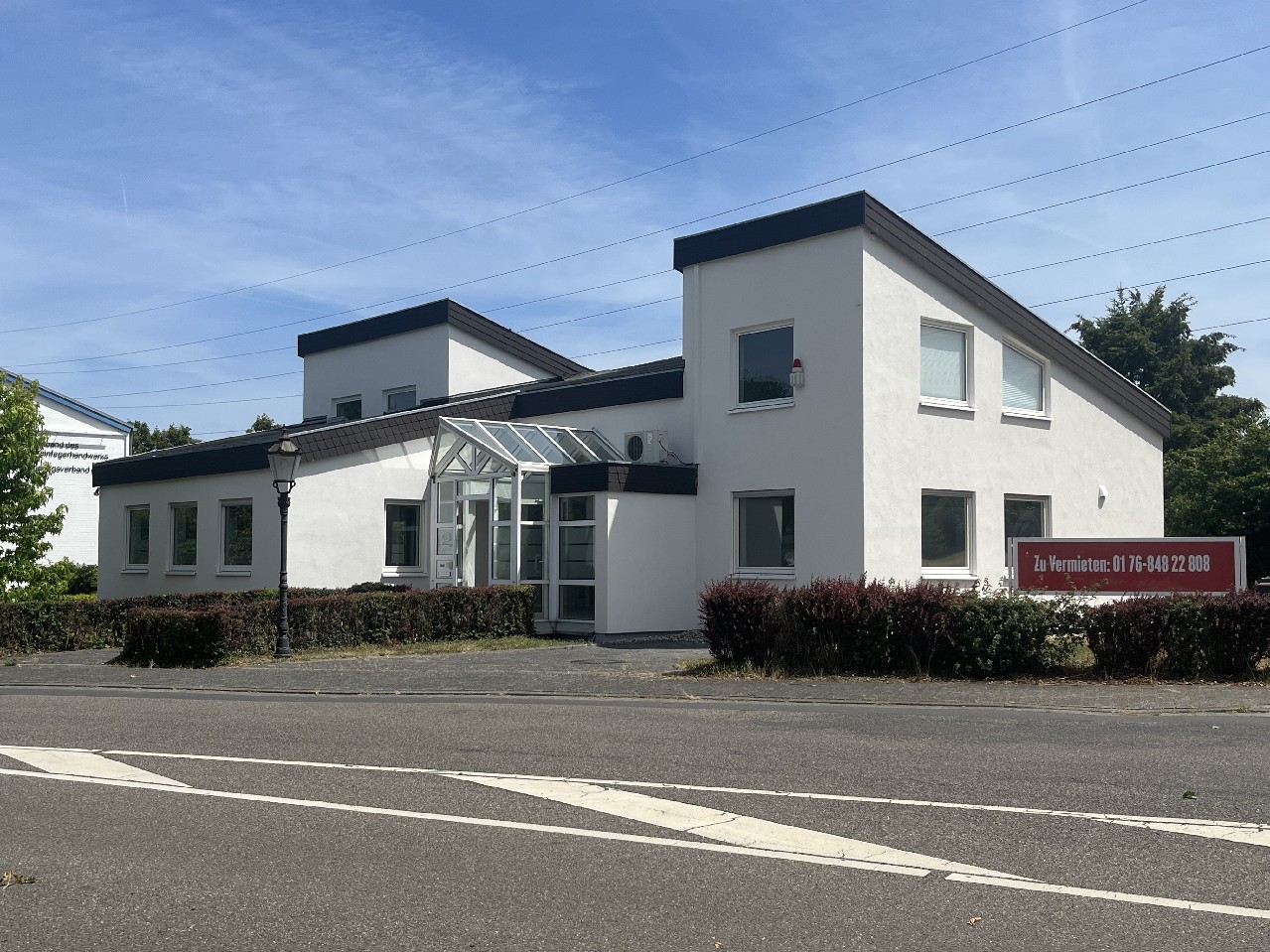 Repräsentatives Geschäftshaus in guter Lage von St. Augustin-Hangelar