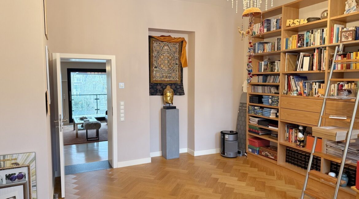 Bibliothek/Büro