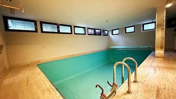 Schwimmbad