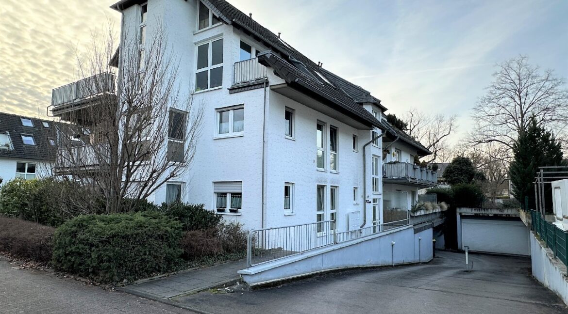 Tiefgarageneinfahrt