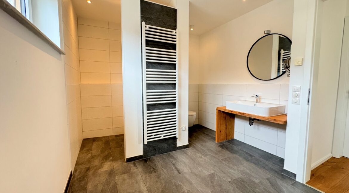 Tagesbelichtetes Wannenbad