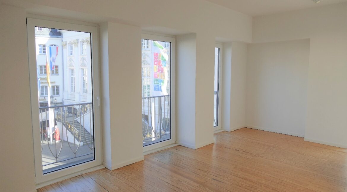 Eckbüro mit Blick auf den Markt