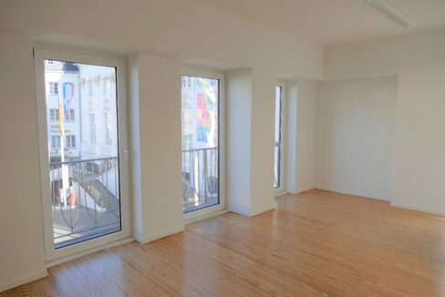 Eckbüro mit Blick auf den Markt