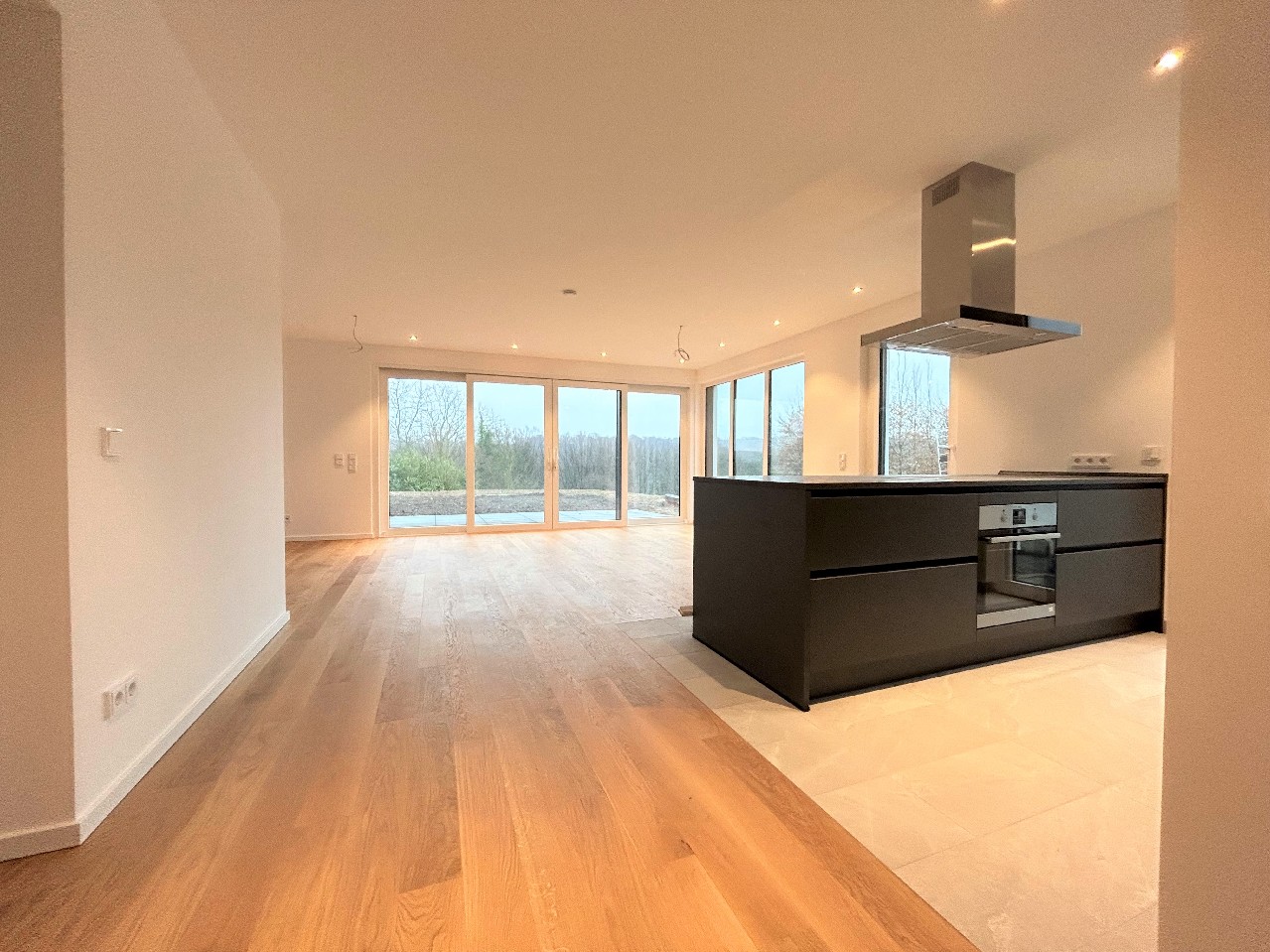 VERMIETET! Luxuriöse Neubauwohnung mit Terrasse und eigenem Garten in zentraler Lage von Bonn