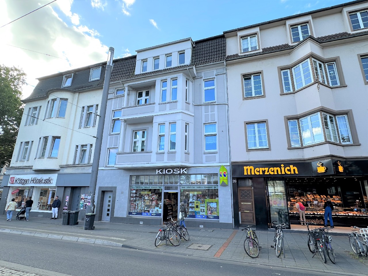 In zentraler Lage von Bonn-Beuel: 3-Parteienhaus mit Ladenlokal