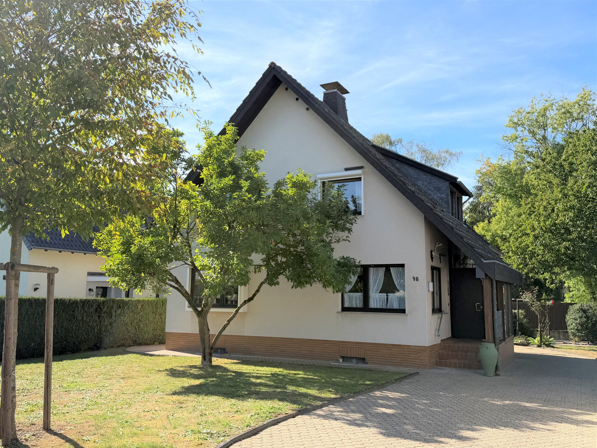 Freistehendes Einfamilienhaus mit Doppelgarage in Bad Honnef-Selhof